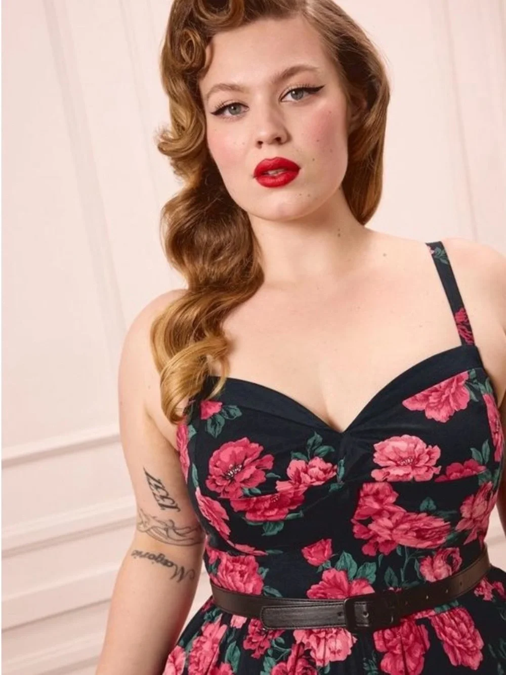 Torrid Retro Chic Cotton Twist Front Swing Dress - Roses Floral Black 00 NWT - Picture 2 of 6
